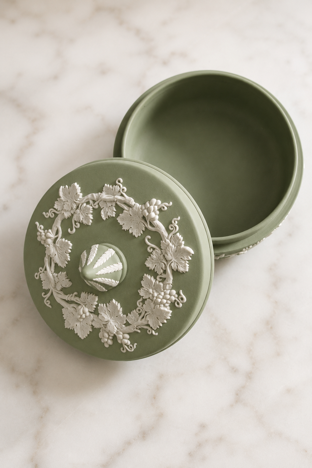 Antique Wedgwood Ort Jar